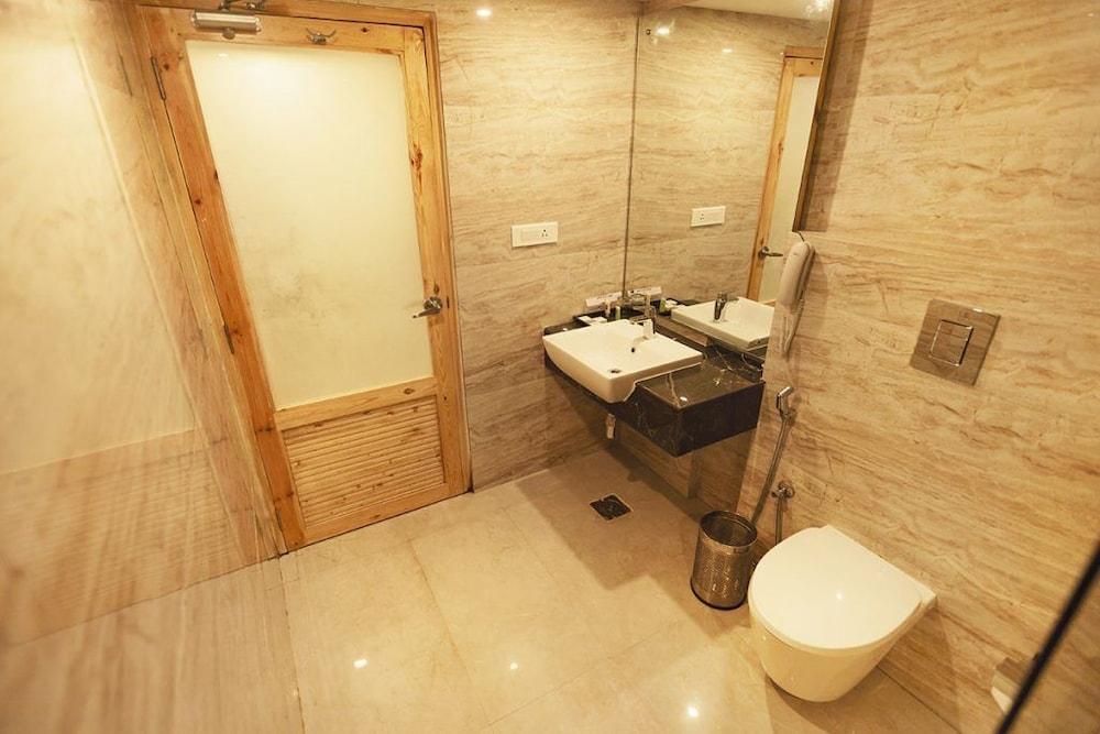 Hotel Elite Palazzo Kochi Bagian luar foto