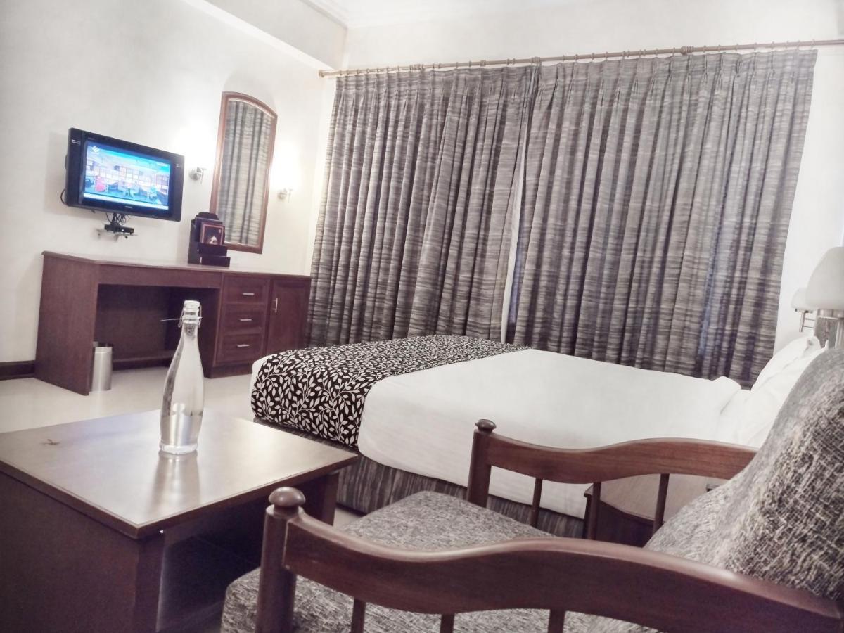 Hotel Elite Palazzo Kochi Bagian luar foto