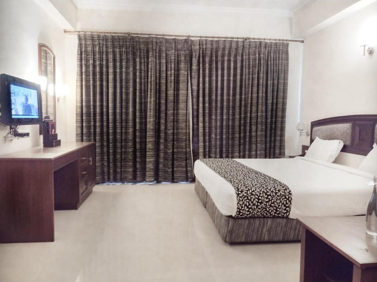 Hotel Elite Palazzo Kochi Bagian luar foto