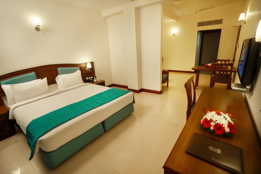 Hotel Elite Palazzo Kochi Bagian luar foto