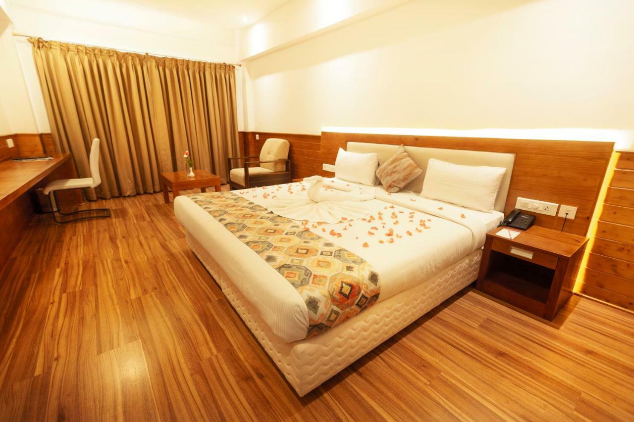 Hotel Elite Palazzo Kochi Bagian luar foto