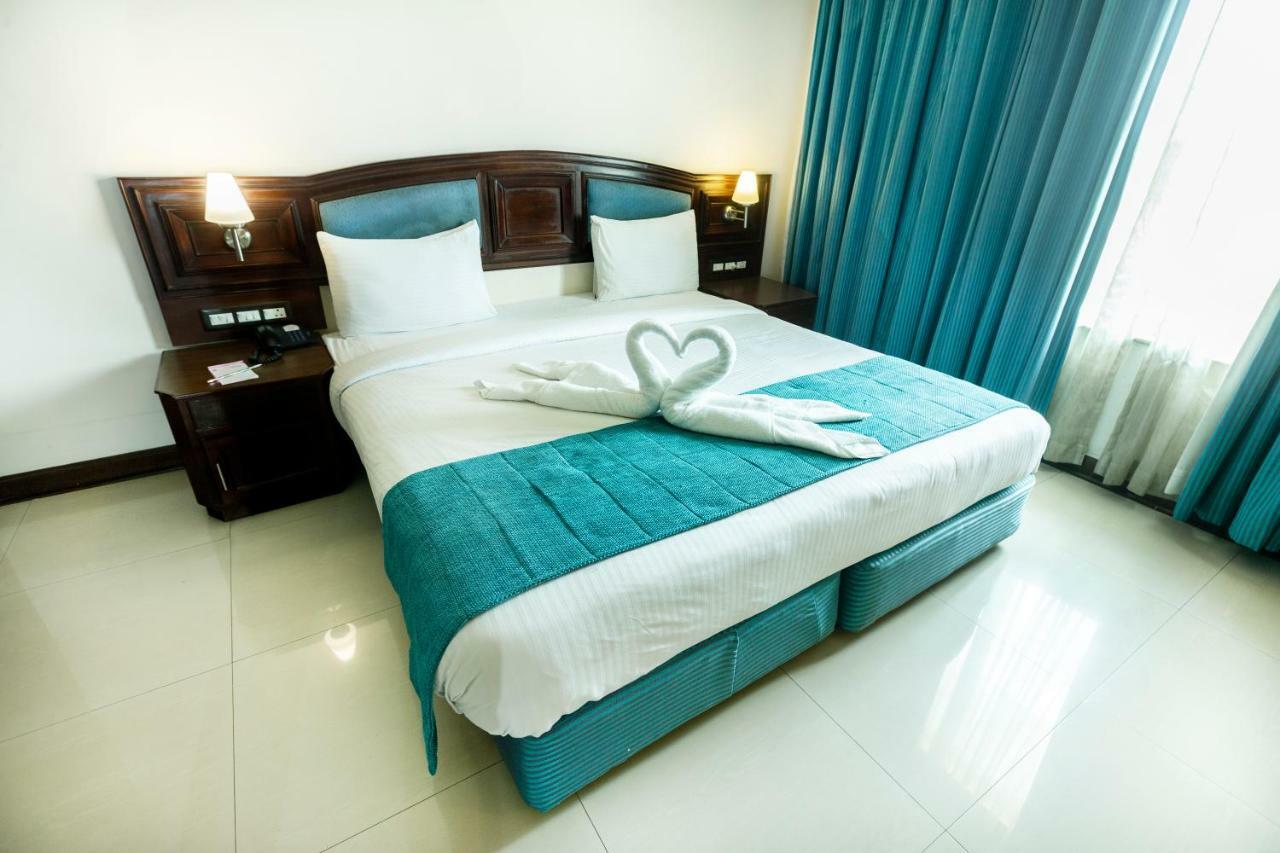 Hotel Elite Palazzo Kochi Bagian luar foto
